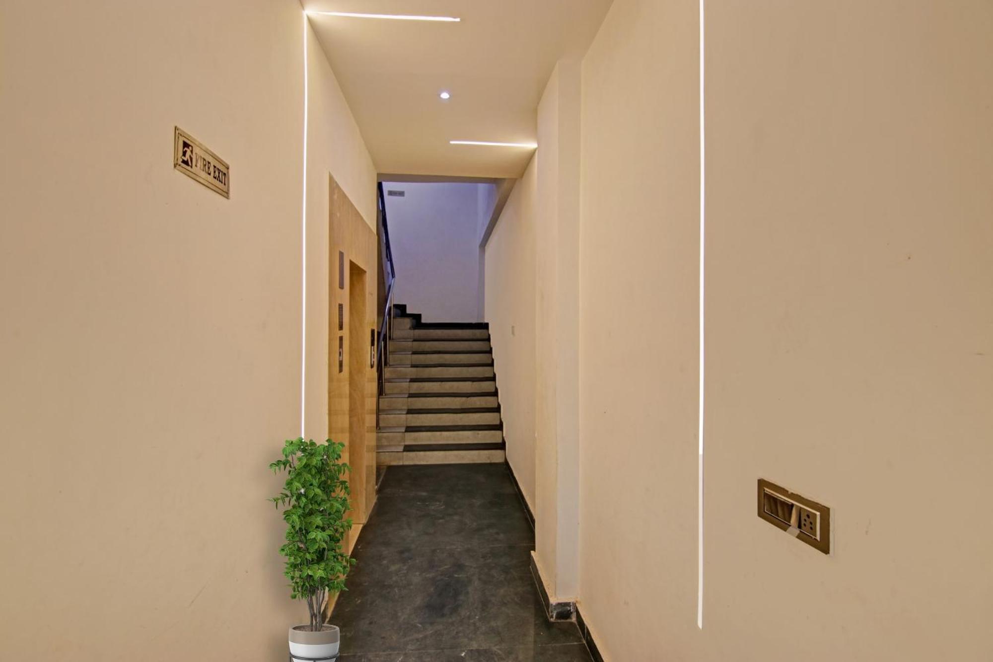 Hotel 19 West New Delhi Buitenkant foto