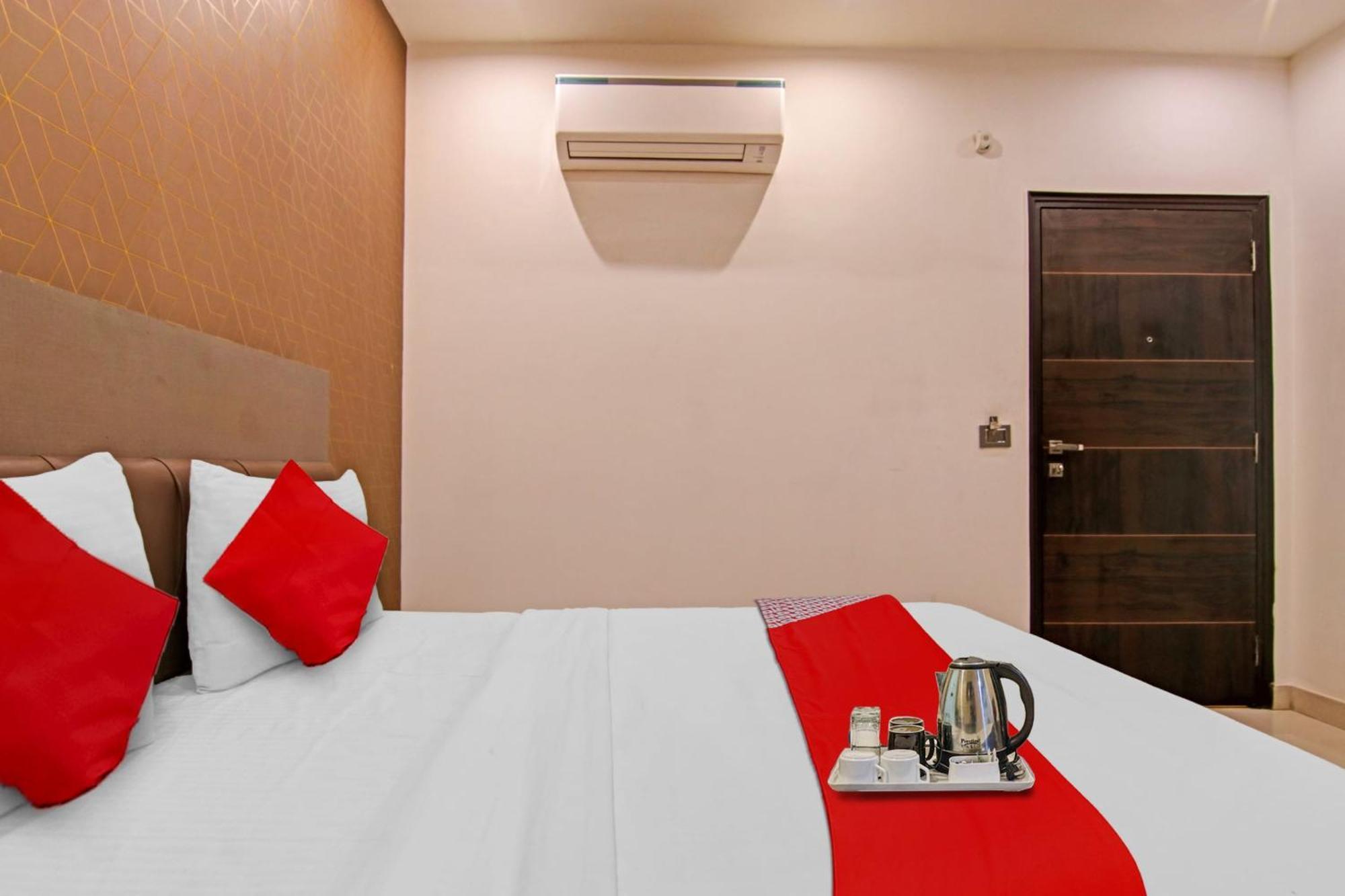 Hotel 19 West New Delhi Buitenkant foto
