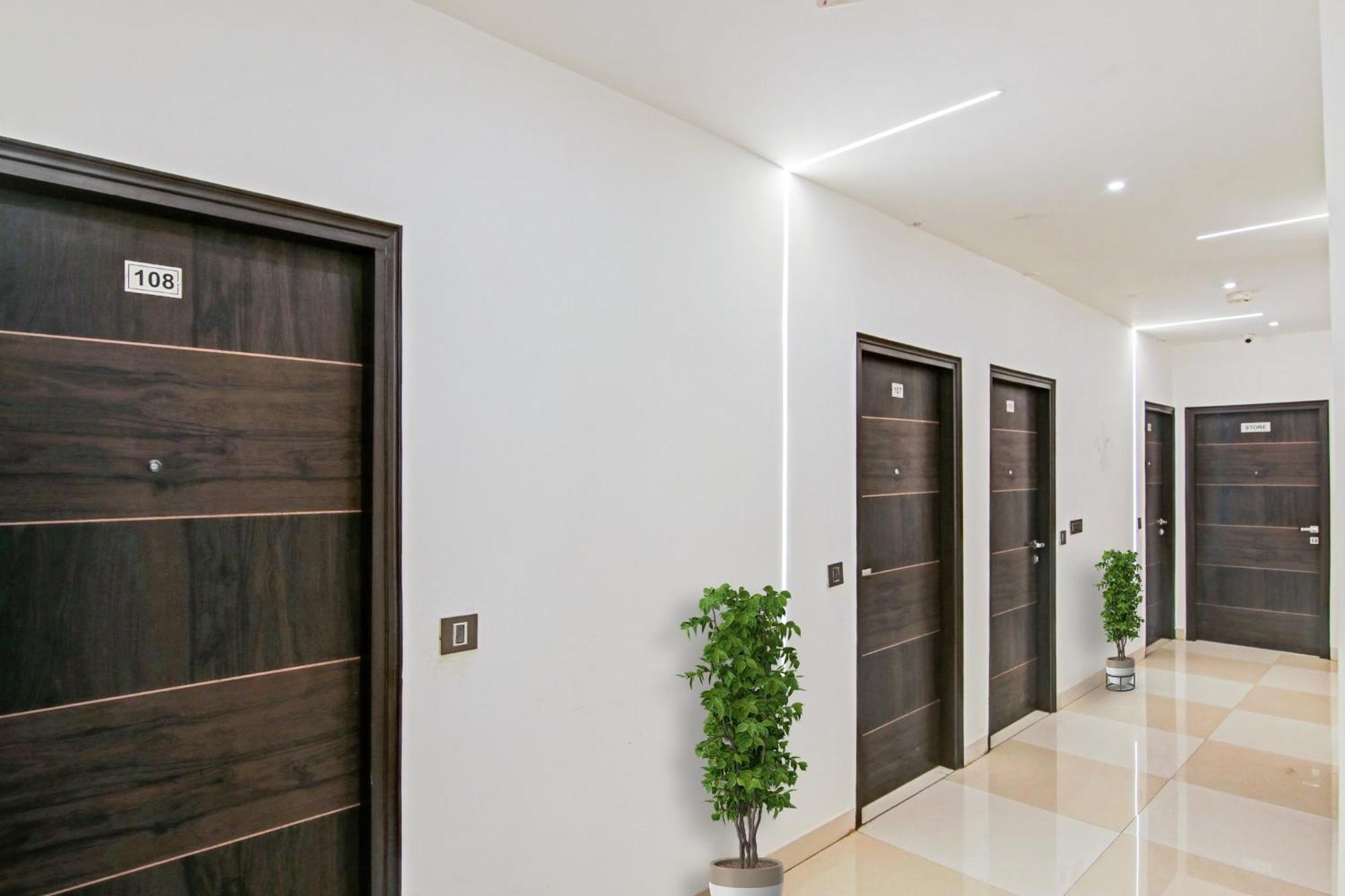 Hotel 19 West New Delhi Buitenkant foto